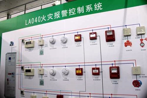 出現(xiàn)火警時(shí)，樓宇控制系統(tǒng)如何快速做出反應(yīng)？